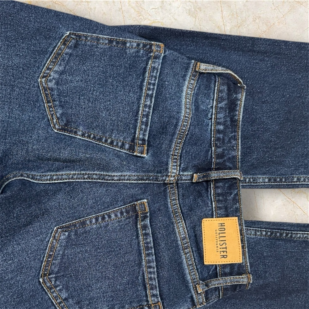 Hollister Women's Navy Straight Leg Jeans size 23x31 - Picture 4 of 5